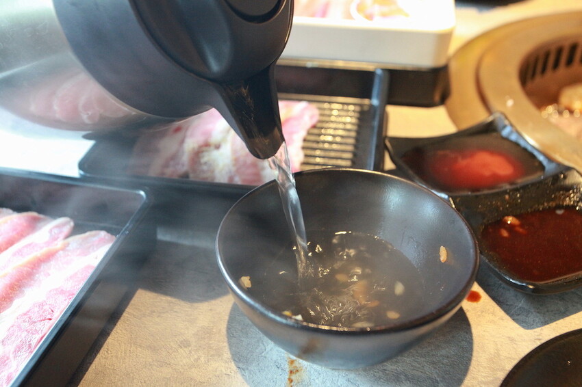 吃。台南美食|安平區。「肉次方 燒肉放題 台南府前店」台南最難訂到日式燒肉吃到飽,王品旗下肉次方南部唯