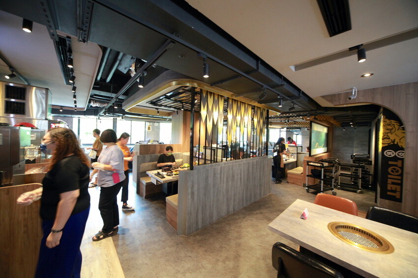 吃。台南美食|安平區。「肉次方 燒肉放題 台南府前店」台南最難訂到日式燒肉吃到飽,王品旗下肉次方南部唯