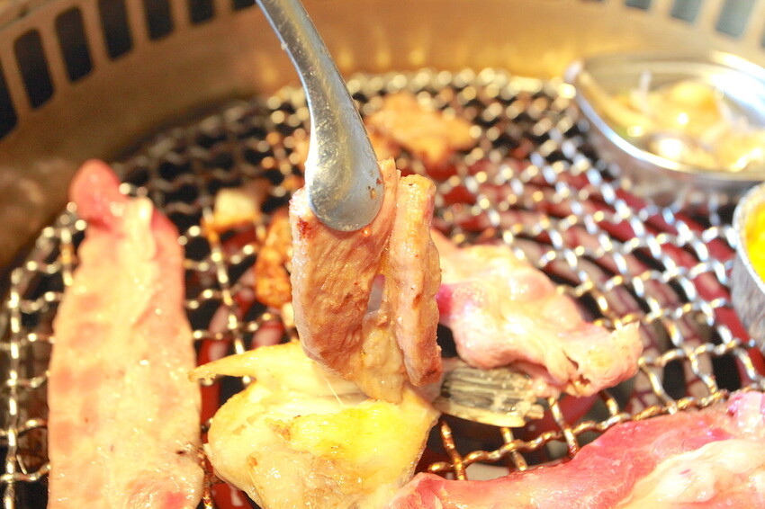 吃。台南美食|安平區。「肉次方 燒肉放題 台南府前店」台南最難訂到日式燒肉吃到飽,王品旗下肉次方南部唯