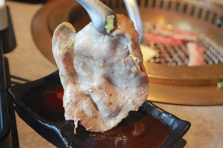 吃。台南美食|安平區。「肉次方 燒肉放題 台南府前店」台南最難訂到日式燒肉吃到飽,王品旗下肉次方南部唯