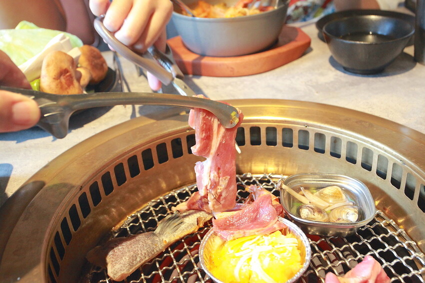 吃。台南美食|安平區。「肉次方 燒肉放題 台南府前店」台南最難訂到日式燒肉吃到飽,王品旗下肉次方南部唯