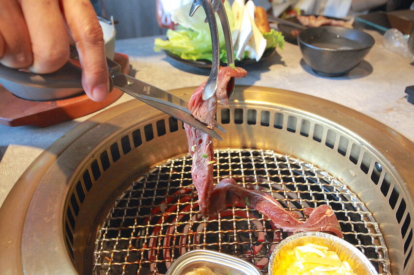 吃。台南美食|安平區。「肉次方 燒肉放題 台南府前店」台南最難訂到日式燒肉吃到飽,王品旗下肉次方南部唯