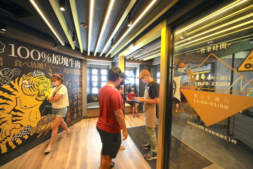 吃。台南美食|安平區。「肉次方 燒肉放題 台南府前店」台南最難訂到日式燒肉吃到飽,王品旗下肉次方南部唯