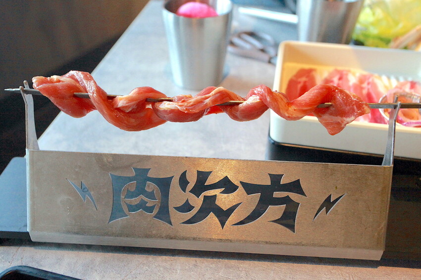 吃。台南美食|安平區。「肉次方 燒肉放題 台南府前店」台南最難訂到日式燒肉吃到飽,王品旗下肉次方南部唯