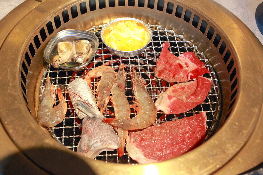 吃。台南美食|安平區。「肉次方 燒肉放題 台南府前店」台南最難訂到日式燒肉吃到飽,王品旗下肉次方南部唯