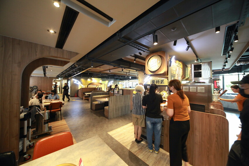 吃。台南美食|安平區。「肉次方 燒肉放題 台南府前店」台南最難訂到日式燒肉吃到飽,王品旗下肉次方南部唯