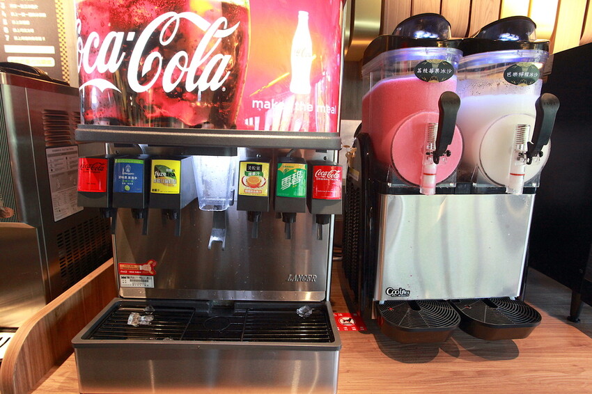 吃。台南美食|安平區。「肉次方 燒肉放題 台南府前店」台南最難訂到日式燒肉吃到飽,王品旗下肉次方南部唯