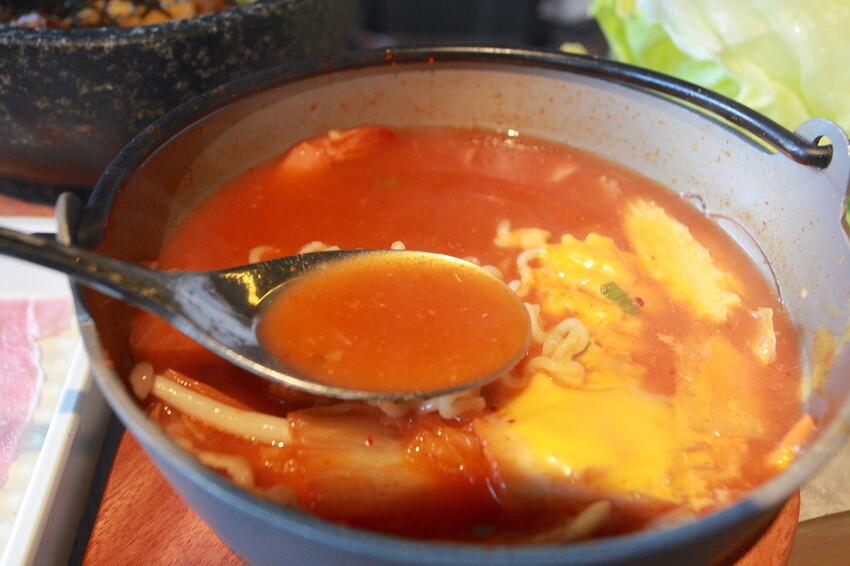 吃。台南美食|安平區。「肉次方 燒肉放題 台南府前店」台南最難訂到日式燒肉吃到飽,王品旗下肉次方南部唯