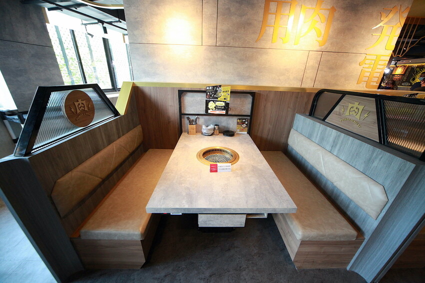 吃。台南美食|安平區。「肉次方 燒肉放題 台南府前店」台南最難訂到日式燒肉吃到飽,王品旗下肉次方南部唯