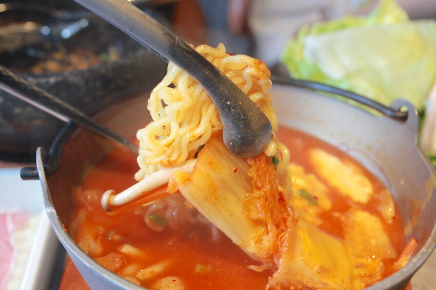 吃。台南美食|安平區。「肉次方 燒肉放題 台南府前店」台南最難訂到日式燒肉吃到飽,王品旗下肉次方南部唯