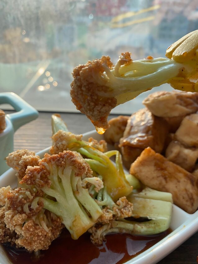 台中必吃美食推薦｜小彤帽密沾醬炸鷄排｜必點品項推薦懶人包！讓你享吃不踩雷！