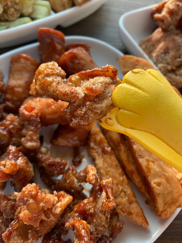 台中必吃美食推薦｜小彤帽密沾醬炸鷄排｜必點品項推薦懶人包！讓你享吃不踩雷！