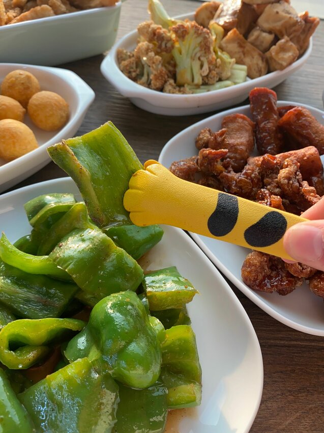 台中必吃美食推薦｜小彤帽密沾醬炸鷄排｜必點品項推薦懶人包！讓你享吃不踩雷！