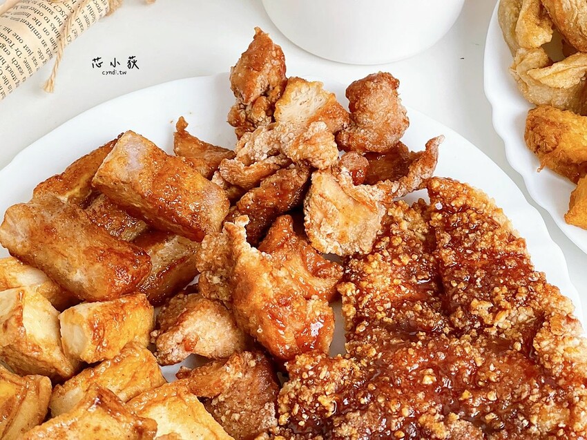 小彤帽密沾醤炸鷄排 大里總店，人氣宵夜炸物20元起，獨家鹹甜醬汁讓人難忘，現點現炸請先預訂 - Cyndi loves享食天堂