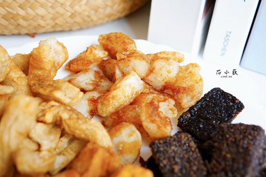 小彤帽密沾醤炸鷄排 大里總店，人氣宵夜炸物20元起，獨家鹹甜醬汁讓人難忘，現點現炸請先預訂 - Cyndi loves享食天堂