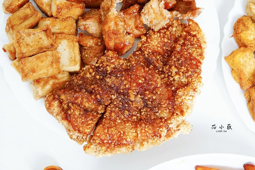 小彤帽密沾醤炸鷄排 大里總店，人氣宵夜炸物20元起，獨家鹹甜醬汁讓人難忘，現點現炸請先預訂 - Cyndi loves享食天堂