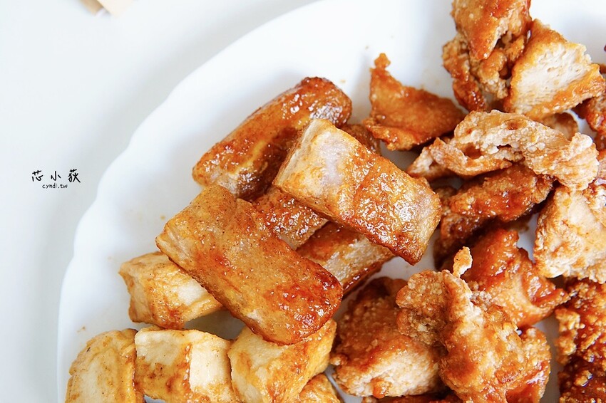 小彤帽密沾醤炸鷄排 大里總店，人氣宵夜炸物20元起，獨家鹹甜醬汁讓人難忘，現點現炸請先預訂 - Cyndi loves享食天堂