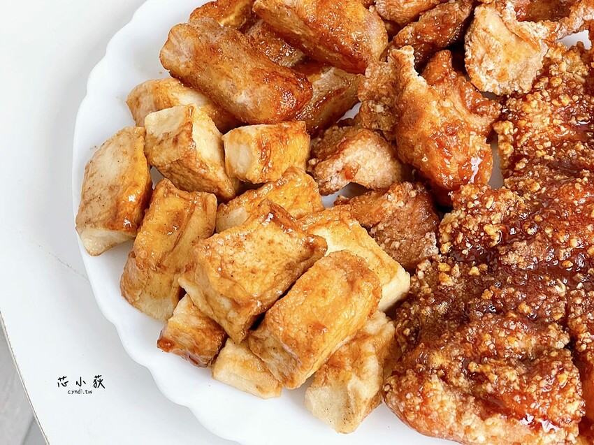小彤帽密沾醤炸鷄排 大里總店，人氣宵夜炸物20元起，獨家鹹甜醬汁讓人難忘，現點現炸請先預訂 - Cyndi loves享食天堂
