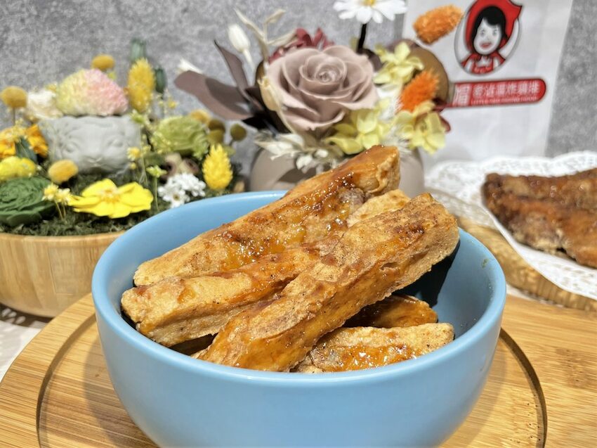 小彤帽密沾醬炸鷄排