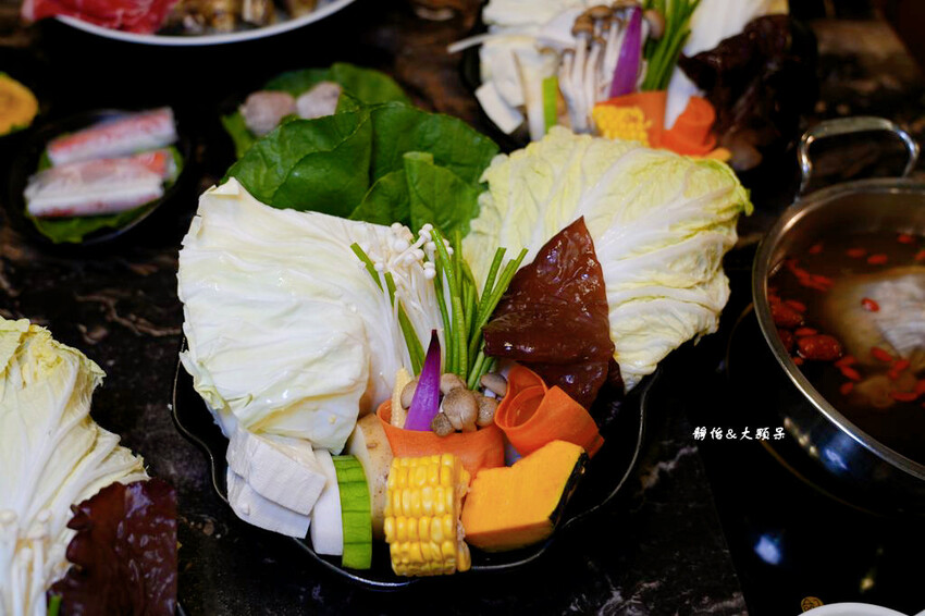 丰明殿 第一涮涮鍋殿堂 圓山殿，冰淇淋、飲料無限自助，圓山站