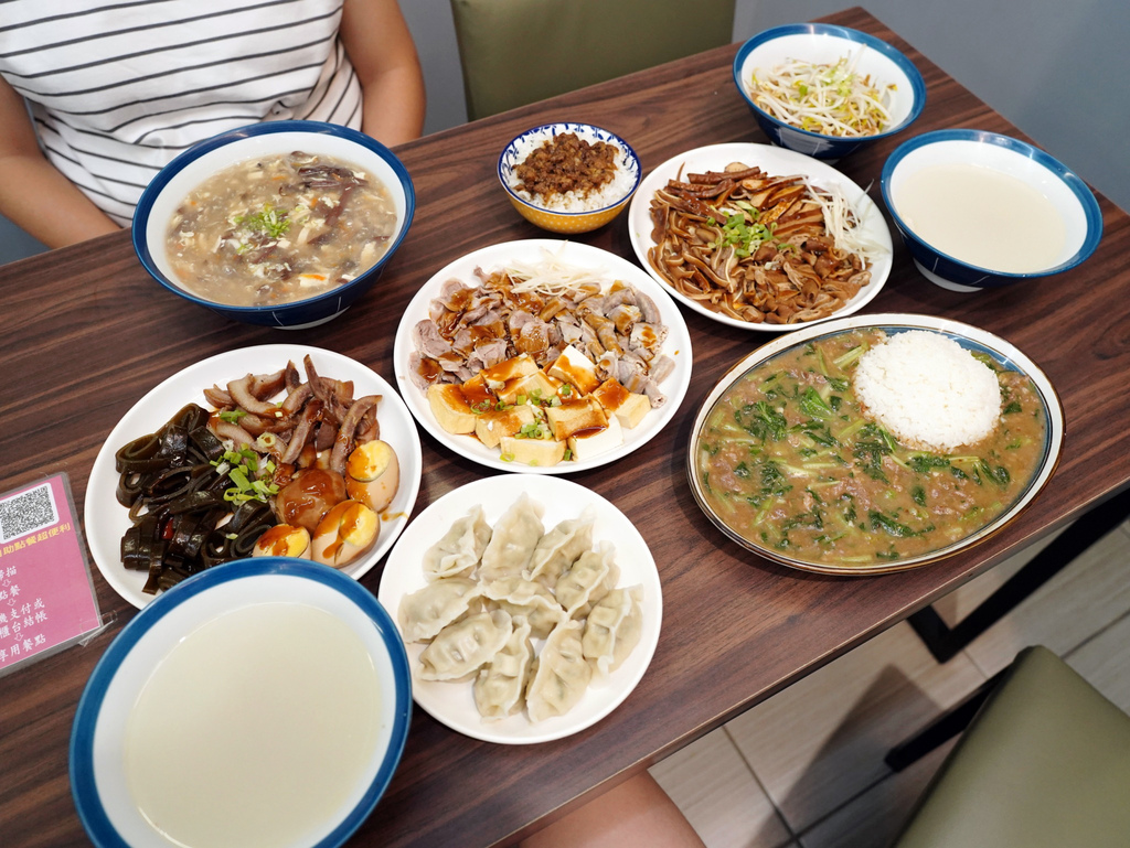 雲林美食推薦｜土庫張家牛肉麵│玩雲林必吃x舒適用餐環境│滷味