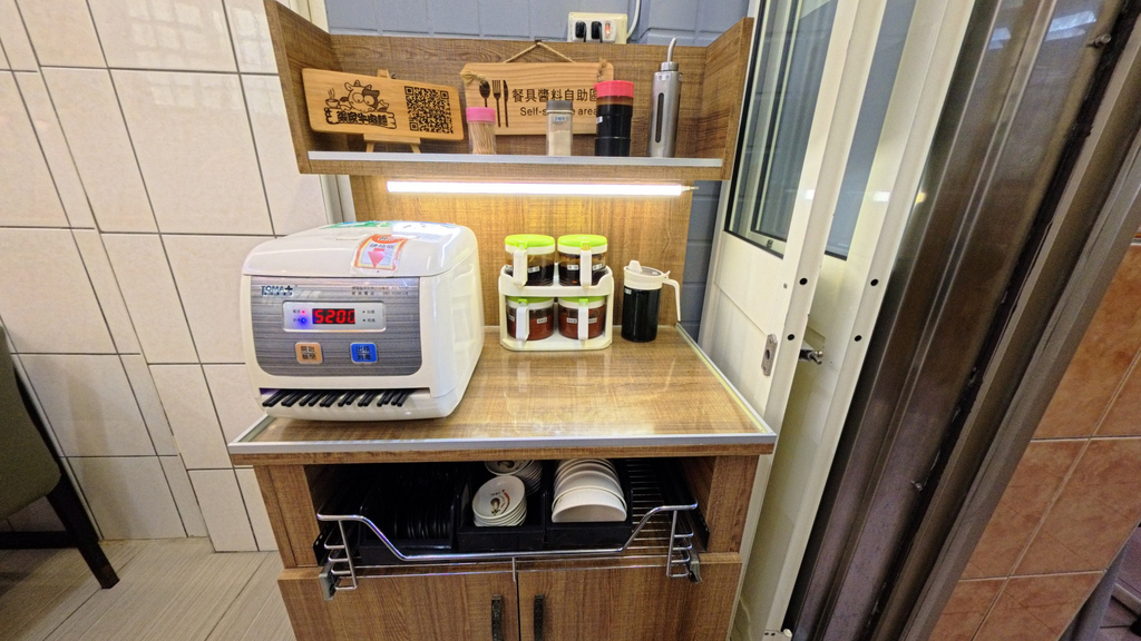 雲林美食推薦｜土庫張家牛肉麵│玩雲林必吃x舒適用餐環境│滷味