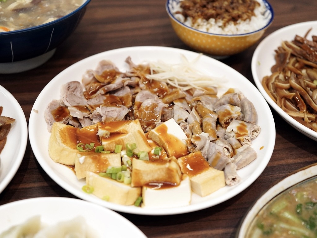 雲林美食推薦｜土庫張家牛肉麵│玩雲林必吃x舒適用餐環境│滷味