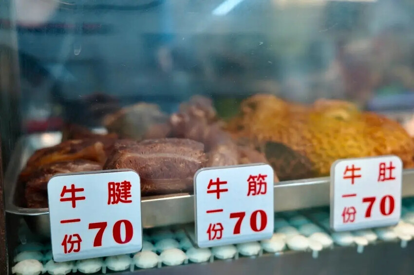 【雲林土庫美食推薦】張家牛肉麵|手切厚牛肉湯甜不膩,中藥滷味