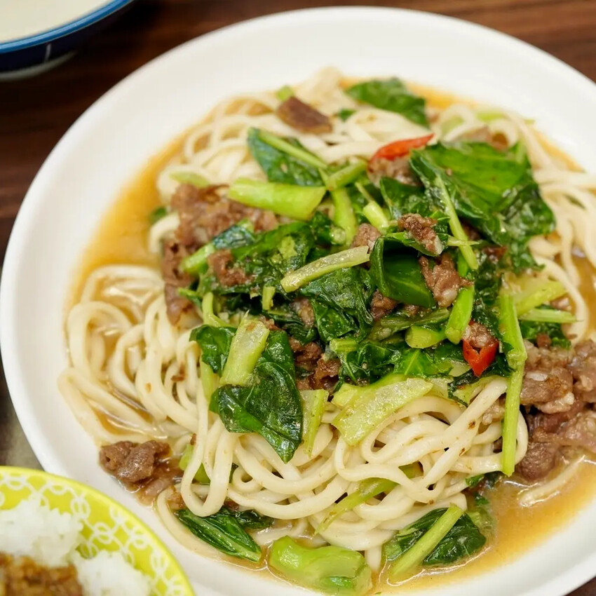 【雲林土庫美食推薦】張家牛肉麵|手切厚牛肉湯甜不膩,中藥滷味