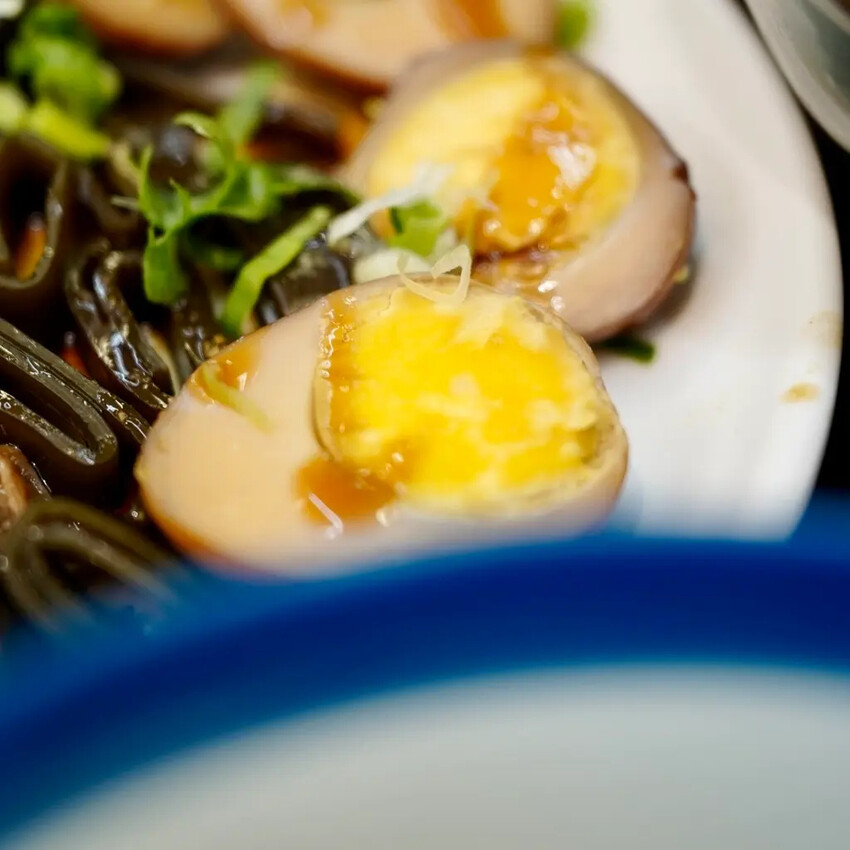 【雲林土庫美食推薦】張家牛肉麵|手切厚牛肉湯甜不膩,中藥滷味