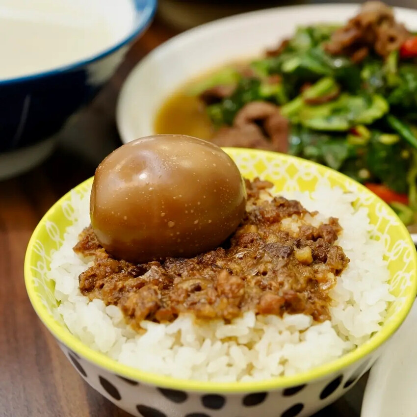 【雲林土庫美食推薦】張家牛肉麵|手切厚牛肉湯甜不膩,中藥滷味