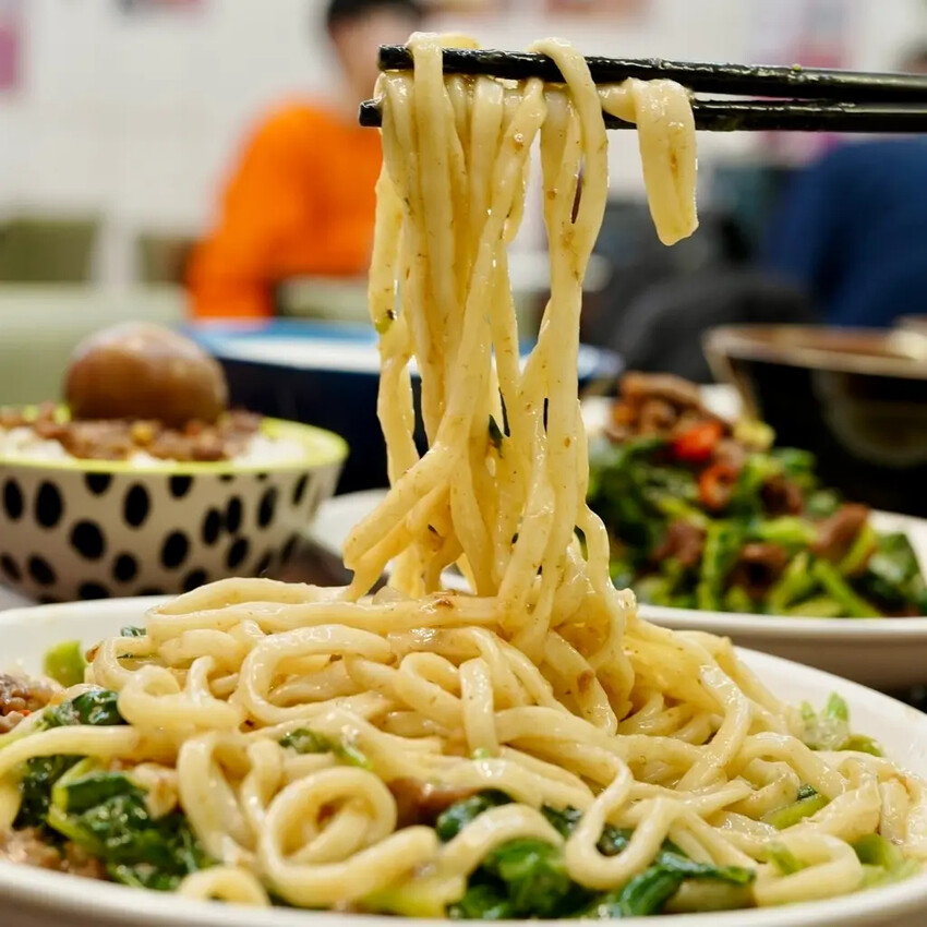 【雲林土庫美食推薦】張家牛肉麵|手切厚牛肉湯甜不膩,中藥滷味
