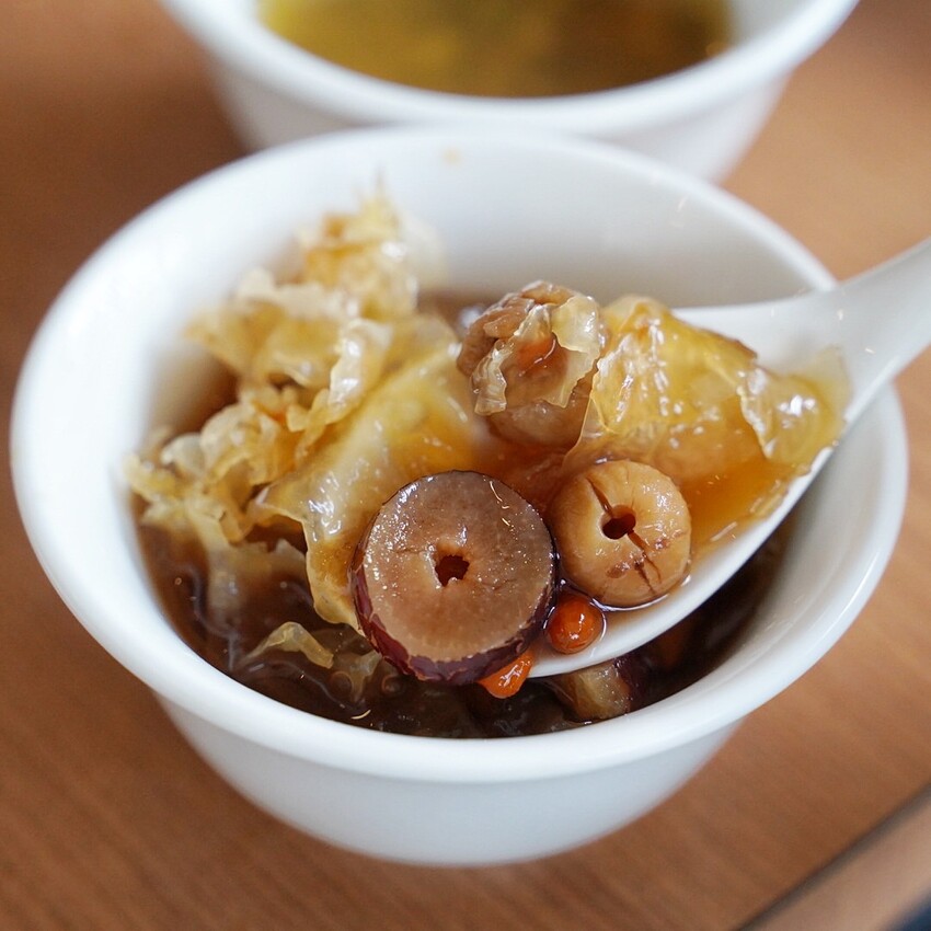 苗栗火鍋推薦!古色古香「貢鍋共鍋麻辣火鍋店」讓你在日據時期的古蹟內用餐,還能品嚐到全台唯一的客家小炒火鍋,懷舊氛圍吃著傳統客家風味火鍋整個潮讚! - 阿華田的美食日記