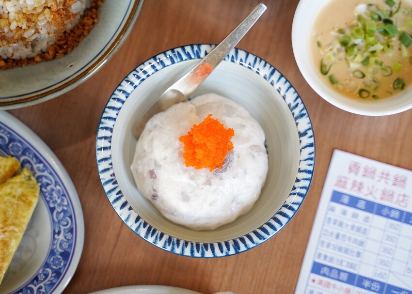 苗栗火鍋推薦!古色古香「貢鍋共鍋麻辣火鍋店」讓你在日據時期的古蹟內用餐,還能品嚐到全台唯一的客家小炒火鍋,懷舊氛圍吃著傳統客家風味火鍋整個潮讚! - 阿華田的美食日記