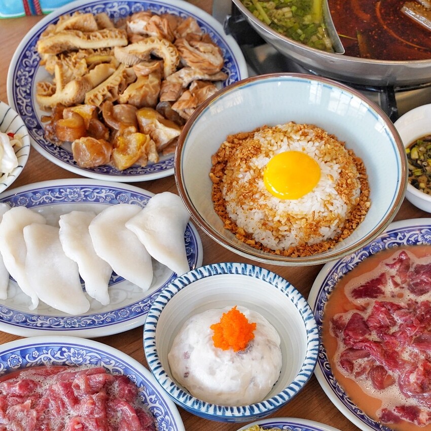 苗栗火鍋推薦!古色古香「貢鍋共鍋麻辣火鍋店」讓你在日據時期的古蹟內用餐,還能品嚐到全台唯一的客家小炒火鍋,懷舊氛圍吃著傳統客家風味火鍋整個潮讚! - 阿華田的美食日記