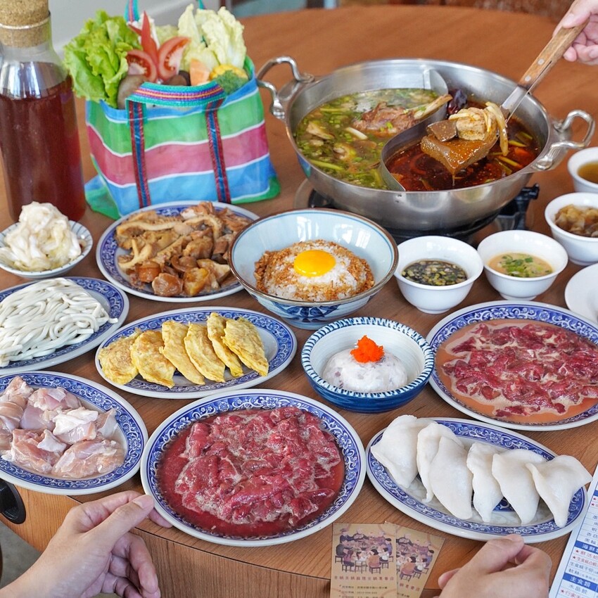 苗栗火鍋推薦!古色古香「貢鍋共鍋麻辣火鍋店」讓你在日據時期的古蹟內用餐,還能品嚐到全台唯一的客家小炒火鍋,懷舊氛圍吃著傳統客家風味火鍋整個潮讚! - 阿華田的美食日記