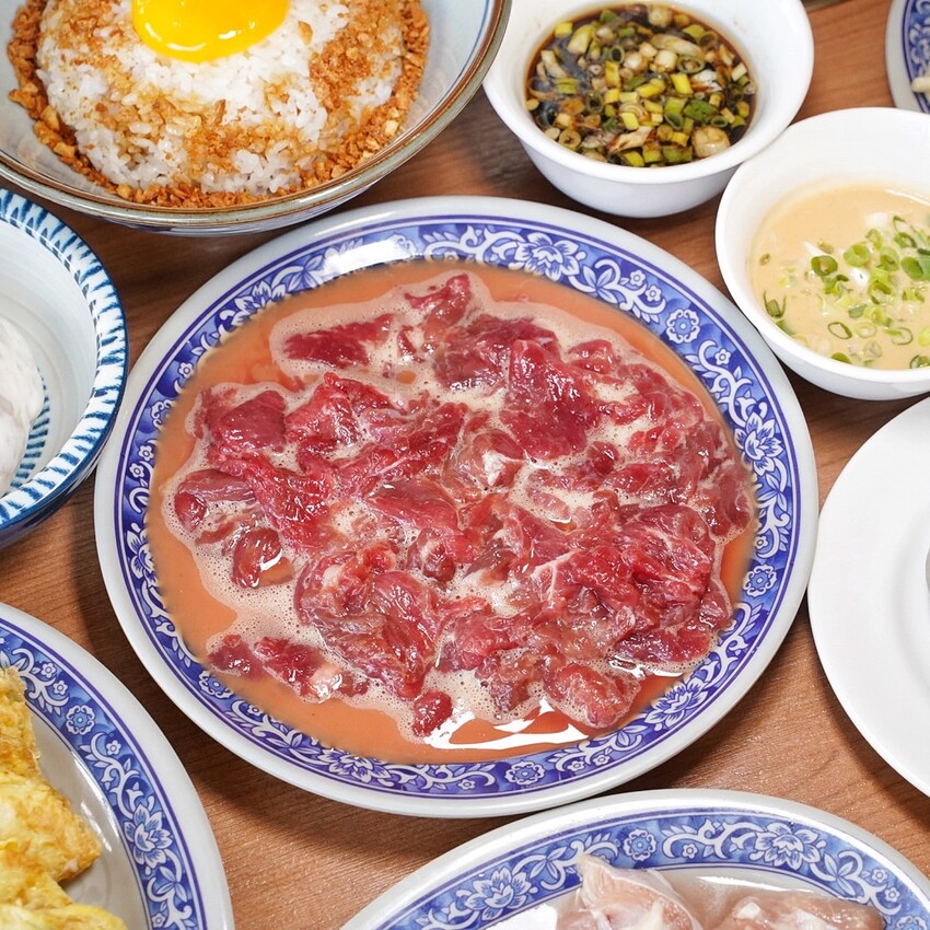 苗栗火鍋推薦!古色古香「貢鍋共鍋麻辣火鍋店」讓你在日據時期的古蹟內用餐,還能品嚐到全台唯一的客家小炒火鍋,懷舊氛圍吃著傳統客家風味火鍋整個潮讚! - 阿華田的美食日記