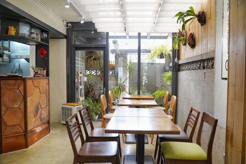 新竹特色老宅．麵食餐館推薦「樂客Rocks Cooking」，值得讓你一訪再訪的優質好店！必點三饗牛肉麵、招牌松露水餃、香蒜黑糖豆干～ - 阿華田的美食日記