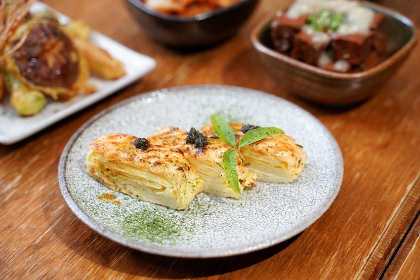 新竹特色老宅．麵食餐館推薦「樂客Rocks Cooking」，值得讓你一訪再訪的優質好店！必點三饗牛肉麵、招牌松露水餃、香蒜黑糖豆干～ - 阿華田的美食日記