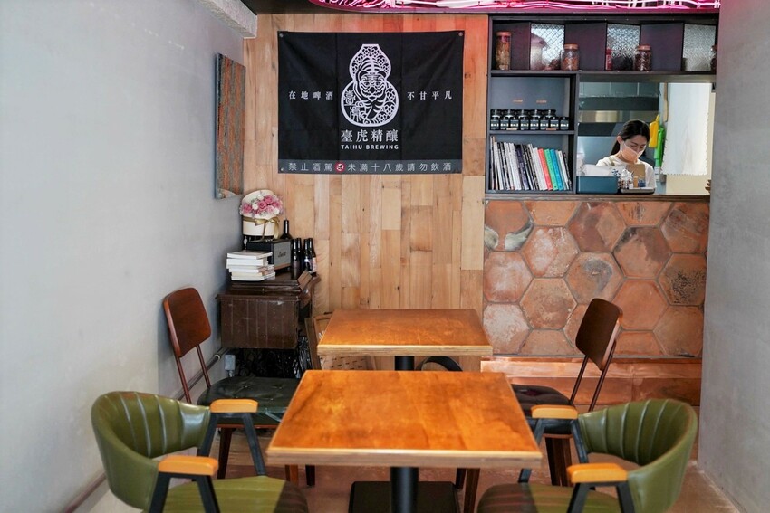 新竹特色老宅．麵食餐館推薦「樂客Rocks Cooking」，值得讓你一訪再訪的優質好店！必點三饗牛肉麵、招牌松露水餃、香蒜黑糖豆干～ - 阿華田的美食日記