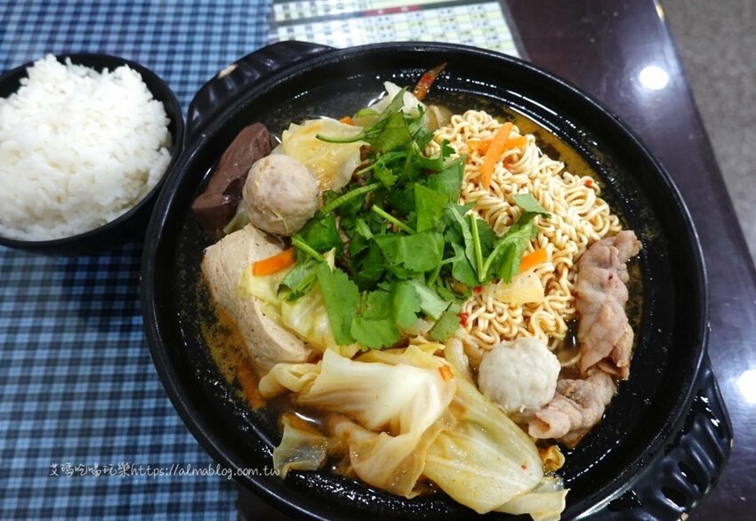 〖阿信手工臭豆腐〗草本發酵的臭豆腐！臭香味讓人吃上癮．大份量