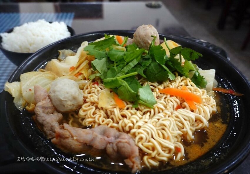 〖阿信手工臭豆腐〗草本發酵的臭豆腐！臭香味讓人吃上癮．大份量