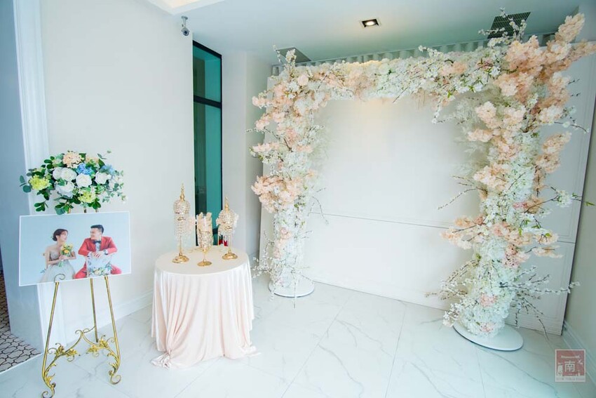 【臺南宴會】白色系歐式婚禮,可容納35桌的空間,適合宴會、會議及尾牙,活動包場也超合適~涵花庭會館 - 南人幫