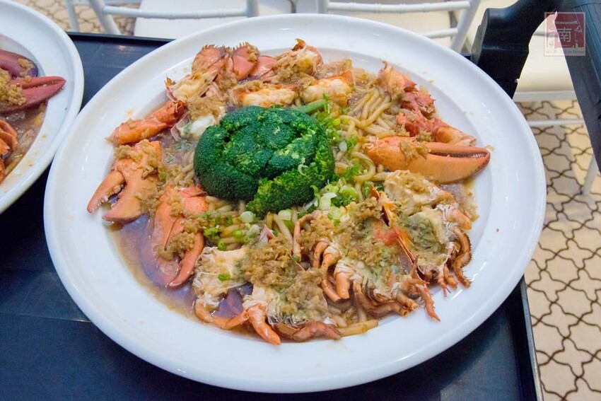 【臺南宴會】白色系歐式婚禮,可容納35桌的空間,適合宴會、會議及尾牙,活動包場也超合適~涵花庭會館 - 南人幫