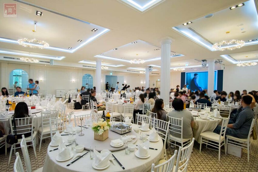 【臺南宴會】白色系歐式婚禮,可容納35桌的空間,適合宴會、會議及尾牙,活動包場也超合適~涵花庭會館 - 南人幫