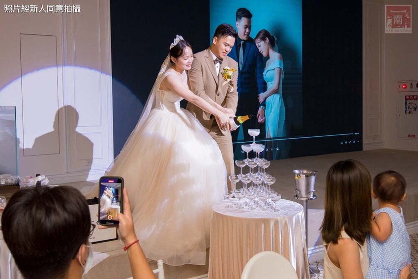 【臺南宴會】白色系歐式婚禮,可容納35桌的空間,適合宴會、會議及尾牙,活動包場也超合適~涵花庭會館 - 南人幫