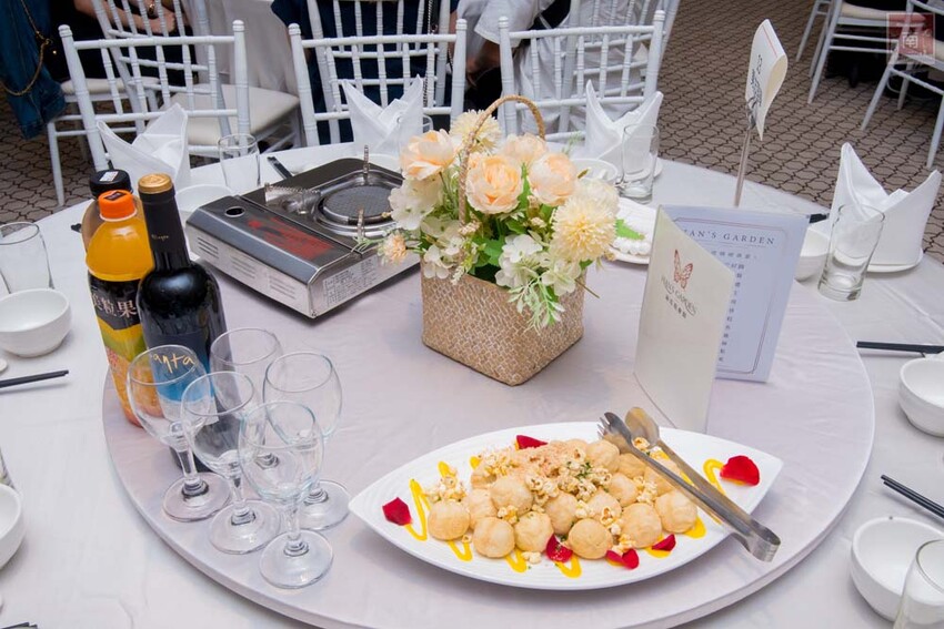 【臺南宴會】白色系歐式婚禮,可容納35桌的空間,適合宴會、會議及尾牙,活動包場也超合適~涵花庭會館 - 南人幫