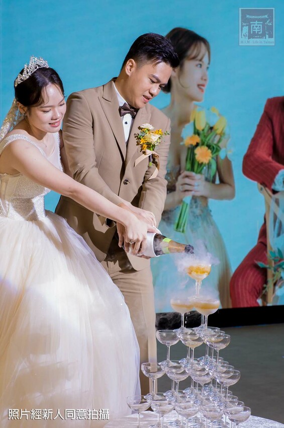 【臺南宴會】白色系歐式婚禮,可容納35桌的空間,適合宴會、會議及尾牙,活動包場也超合適~涵花庭會館 - 南人幫