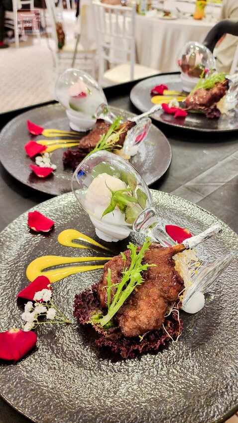 【臺南宴會】白色系歐式婚禮,可容納35桌的空間,適合宴會、會議及尾牙,活動包場也超合適~涵花庭會館 - 南人幫