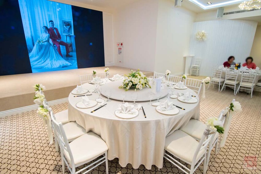 【臺南宴會】白色系歐式婚禮,可容納35桌的空間,適合宴會、會議及尾牙,活動包場也超合適~涵花庭會館 - 南人幫